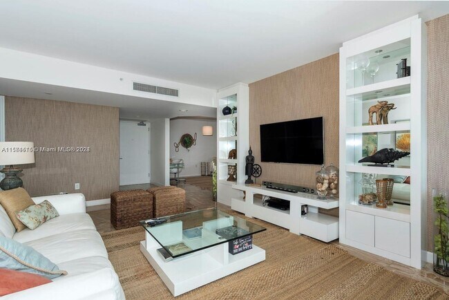 Building Photo - 16500 Collins Ave