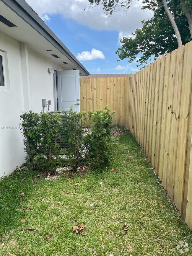 Building Photo - 29905 SW 149th Ct