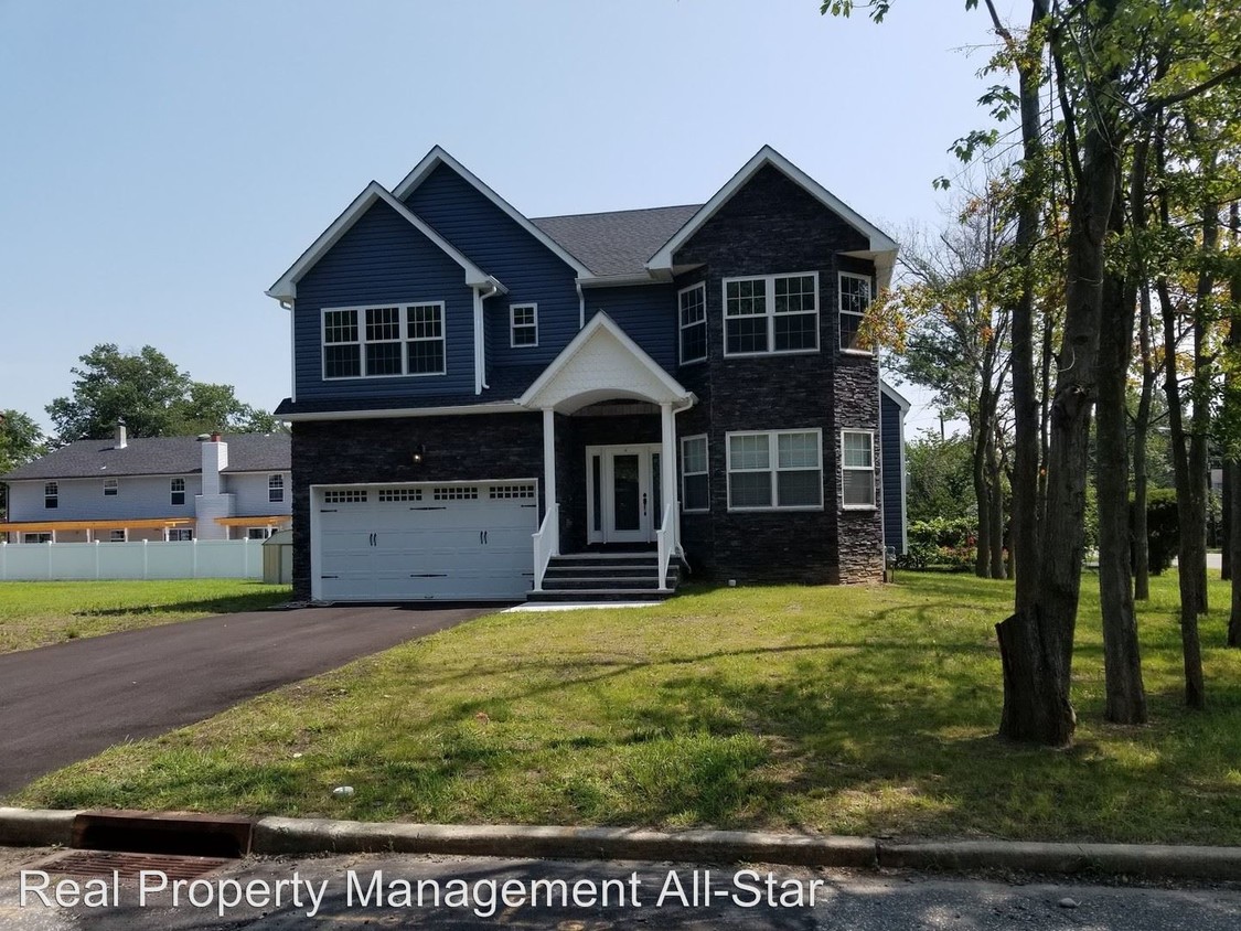 Primary Photo - 4 br, 3.5 bath House - 1950 6th Street