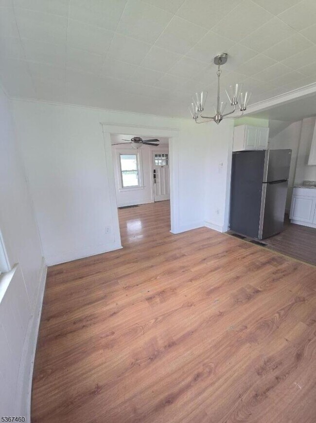 Foto del edificio - 323 Irwin St