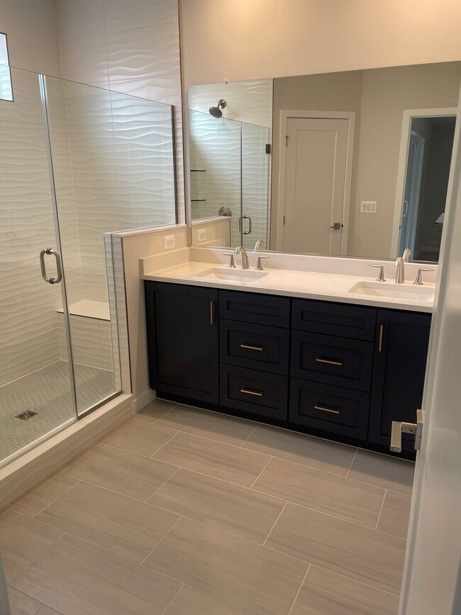 Master Bath - 22355 Roanoke Rise Ter