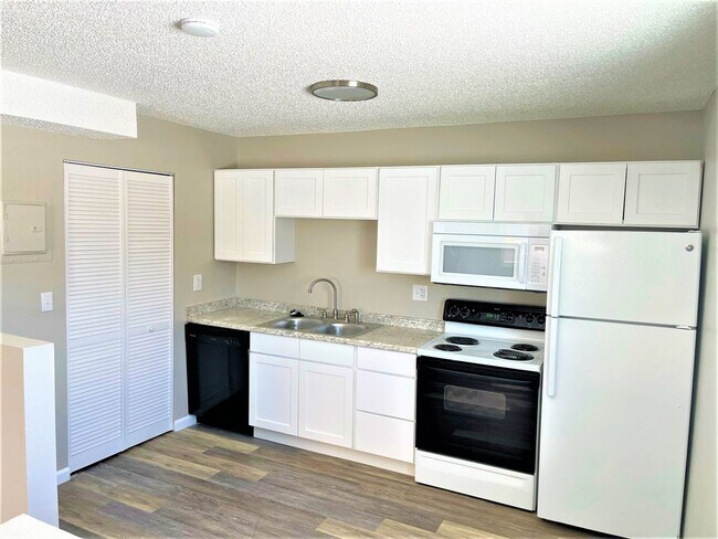 Building Photo - Cute 2 Bedroom Apartment for Rent on Provincial Drive