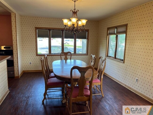 Building Photo - 8 Farmbrook Dr