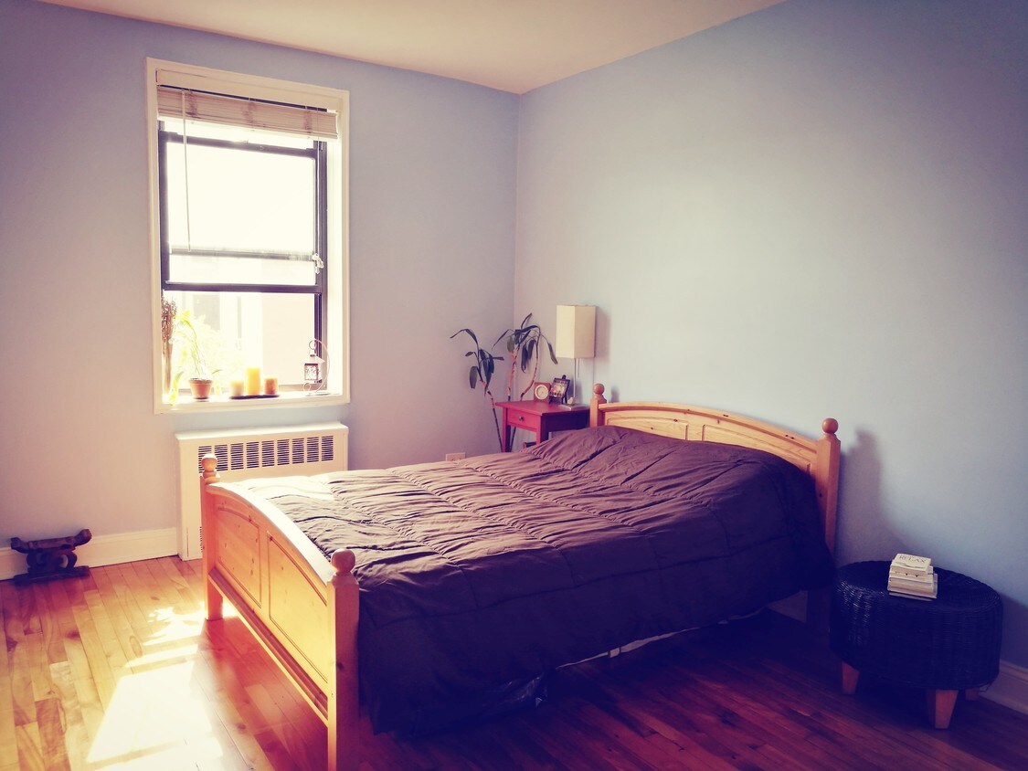 Bedroom - 88-11 34th Ave