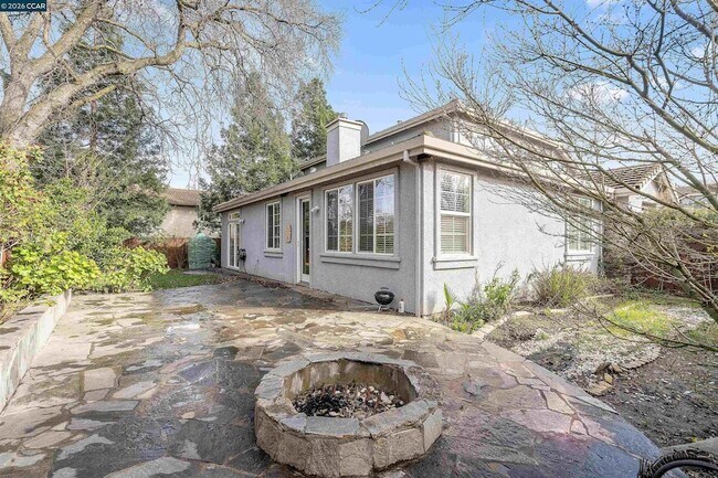 Building Photo - 350 Caroni St