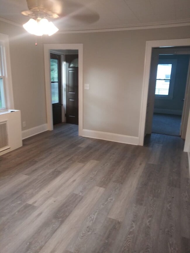 Building Photo - Adorable 3/1 house