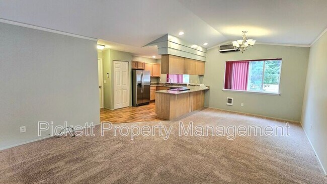 Foto del edificio - 11389 Symes Rd NW