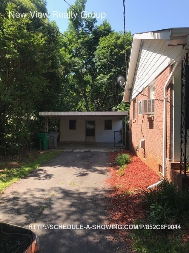 Building Photo - 4543 Munsee St
