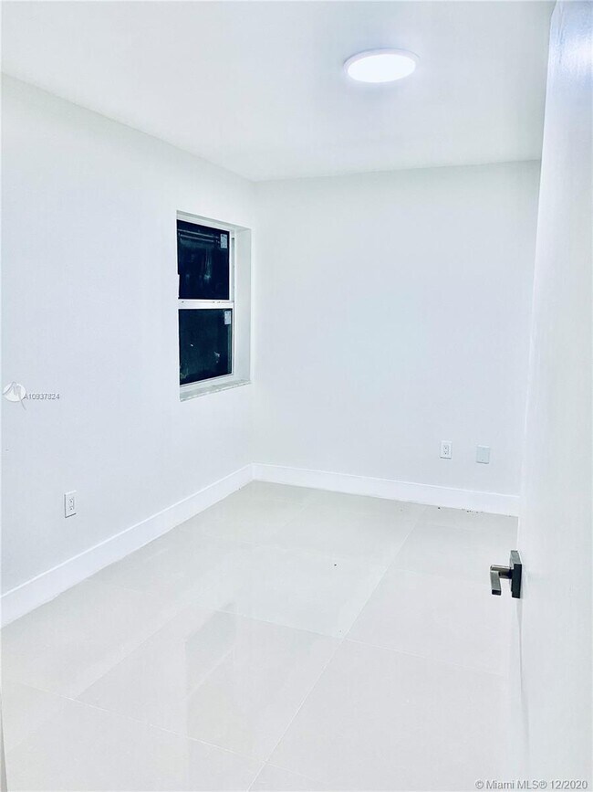 Building Photo - 17325 NW 67th Ct