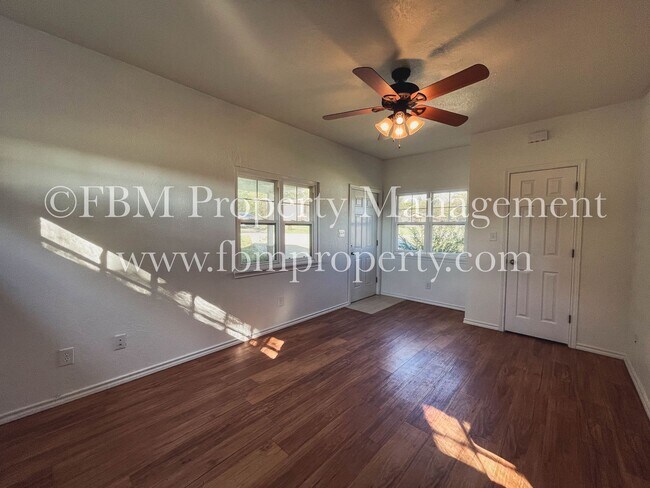 Building Photo - 111 Hillside - Cozy 1 Bedroom, 1 Bathroom ...