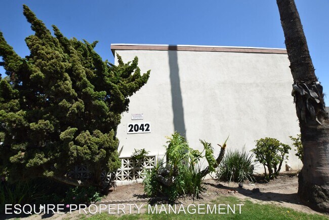 Building Photo - 2042 N Ventura Rd