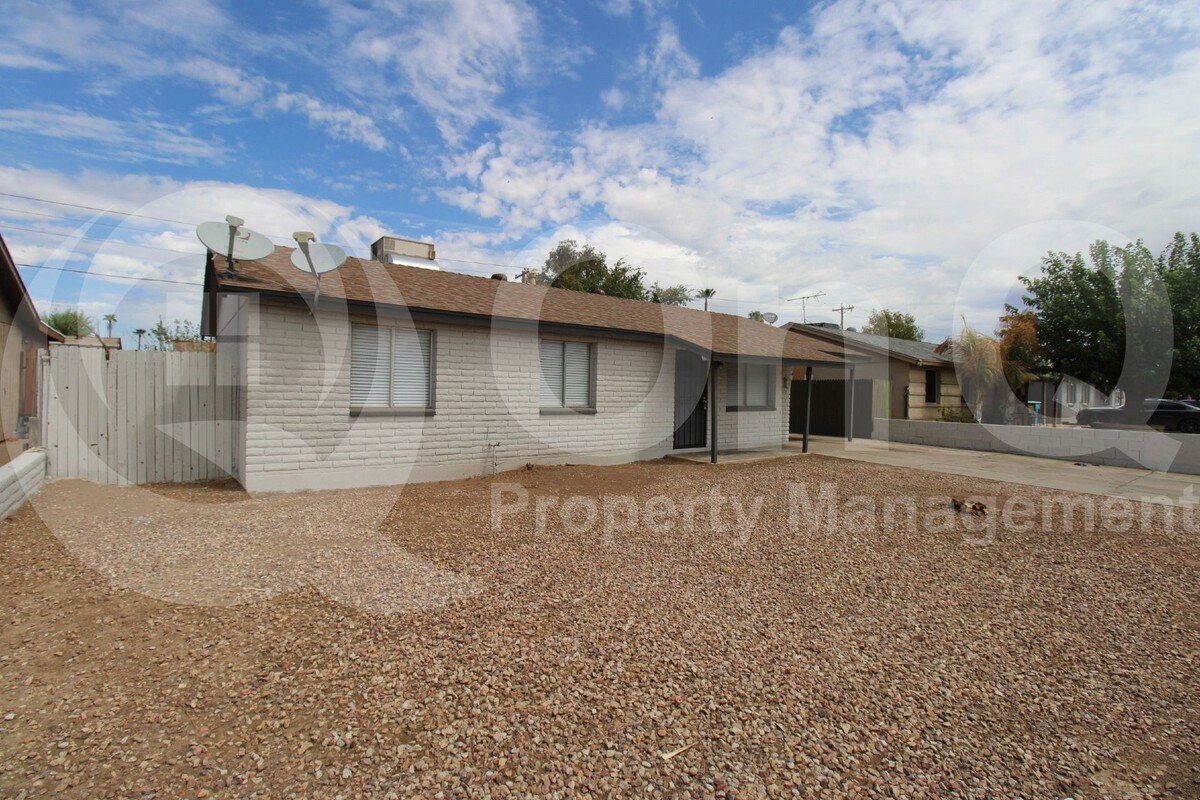 Primary Photo - 8128 W Earll Dr