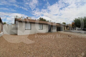 Building Photo - 8128 W Earll Dr