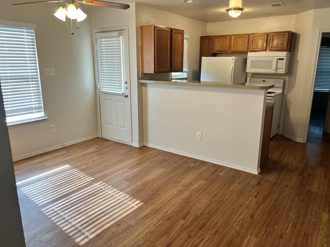 Foto principal - 7614 Downe Dr