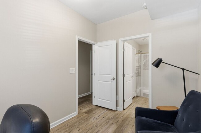 Foto del edificio - Stylish 3bd 3.5bath townhome for rent in the highly desirable Vermillion