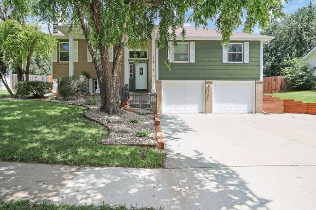 Building Photo - 119 N Kaw Dr