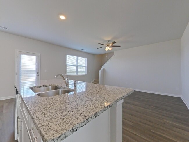 Building Photo - 937 Raghorn Rd