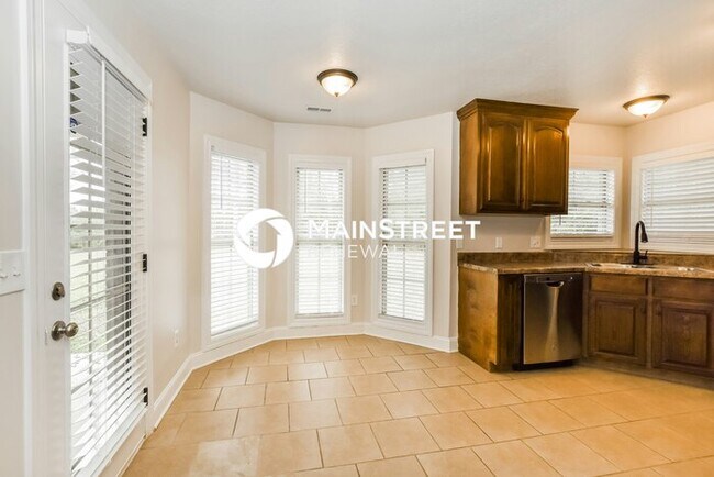 Foto del edificio - 3 Bedroom Pet-Friendly Home in HUNTSVILLE, AL with Main Street Renewal