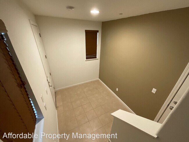 Building Photo - 2 br, 2.5 bath House - 1323 Westbury Drive
