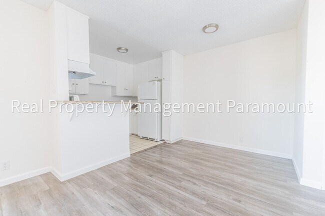 Foto del edificio - Beautiful One Bedroom Apartment in Miracle Mile