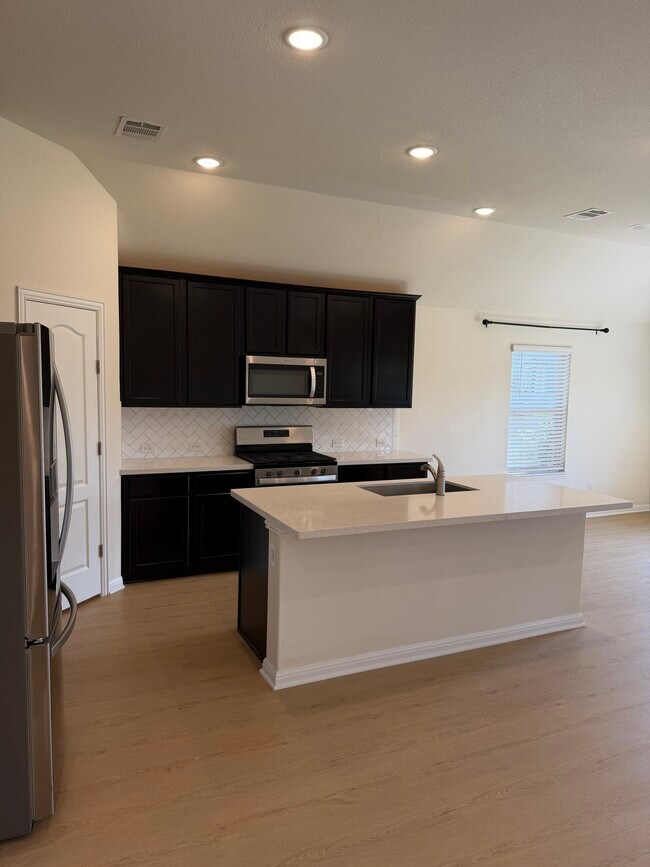 Building Photo - 1541 Harrongton Way