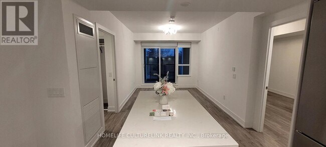 Photo du bâtiment - 8 Cedarland Dr