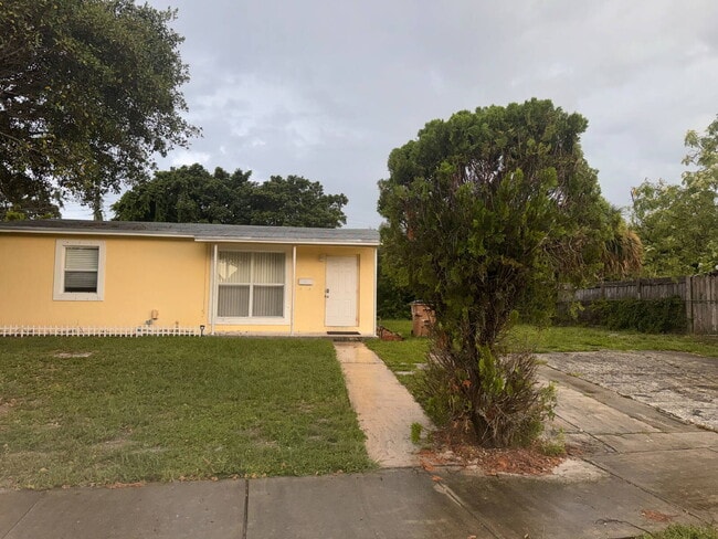 Photo - " 3 Bedroom 2 Bath Single Family Home in Prime Deerfield Beach Location!"