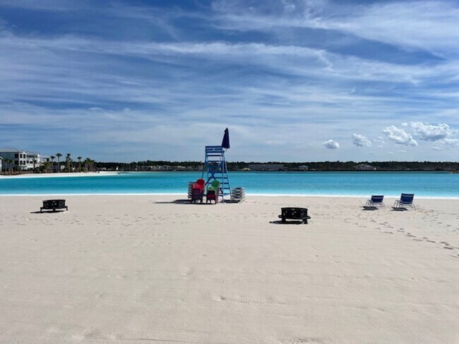 Foto del edificio - Holiday Move-in at Beautiful Beach Walk in...