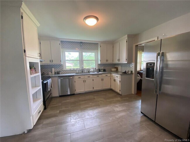 Building Photo - 112 Sunset Dr