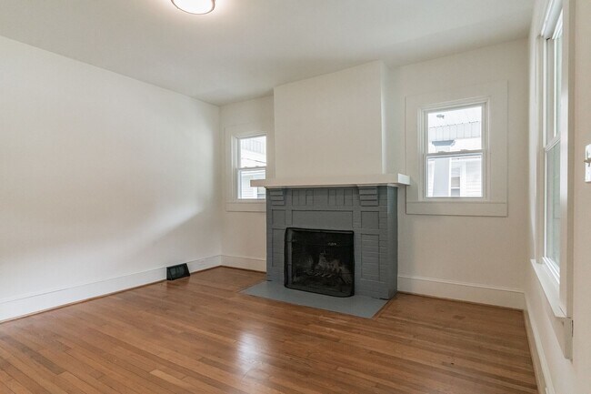 Foto del edificio - 512 Granville Dr SW