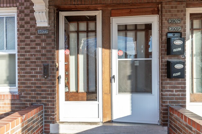 Foto del edificio - 3905 Dunnica Ave