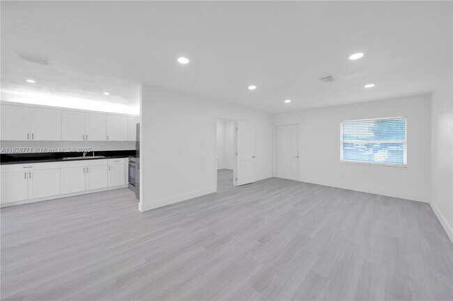 Building Photo - 4750 SW 131st Ave