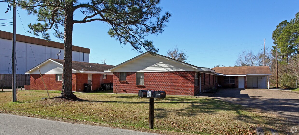 Building Photo - 3413 Shamrock Ct