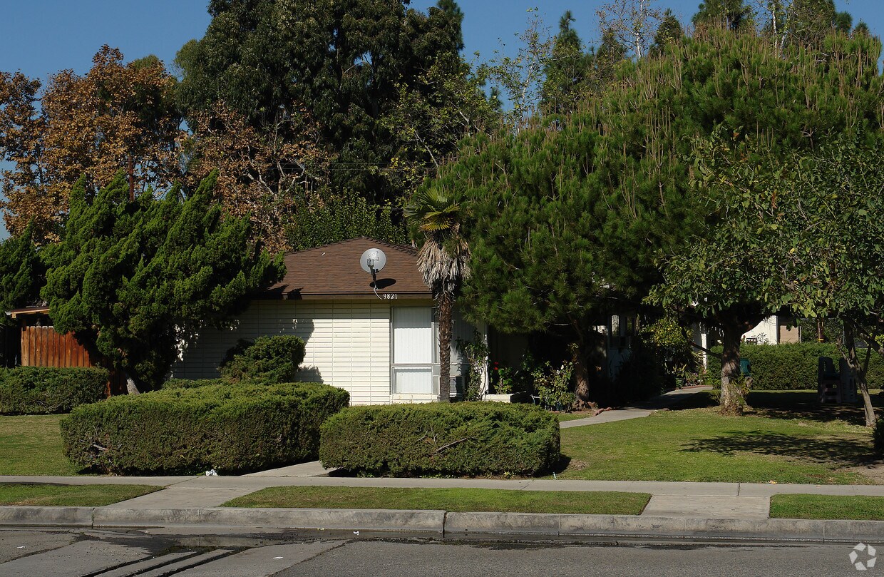 Foto principal - 9821 Central Ave