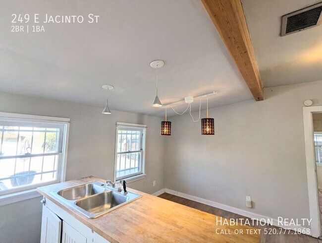 Building Photo - 249 E Jacinto St