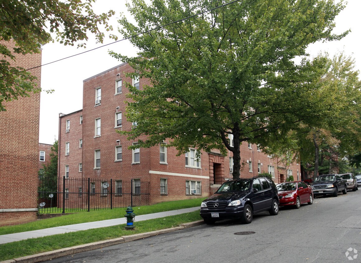 Foto del edificio - 1418-1424 Somerset Pl NW