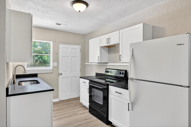 Foto del edificio - 437 Carver Ln