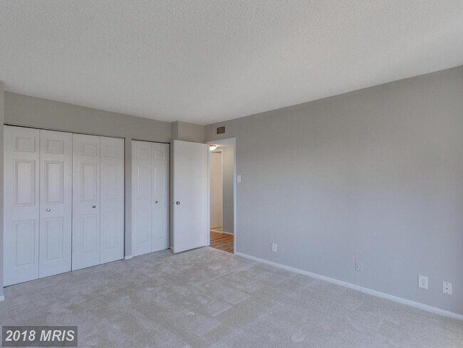 Building Photo - 307 Yoakum Pkwy