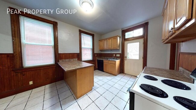 Building Photo - 2319 Sauer Ave