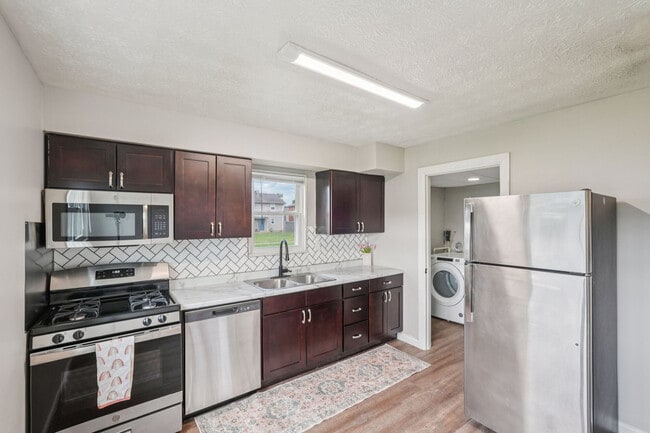 Foto del edificio - Columbus Crossing Townhomes