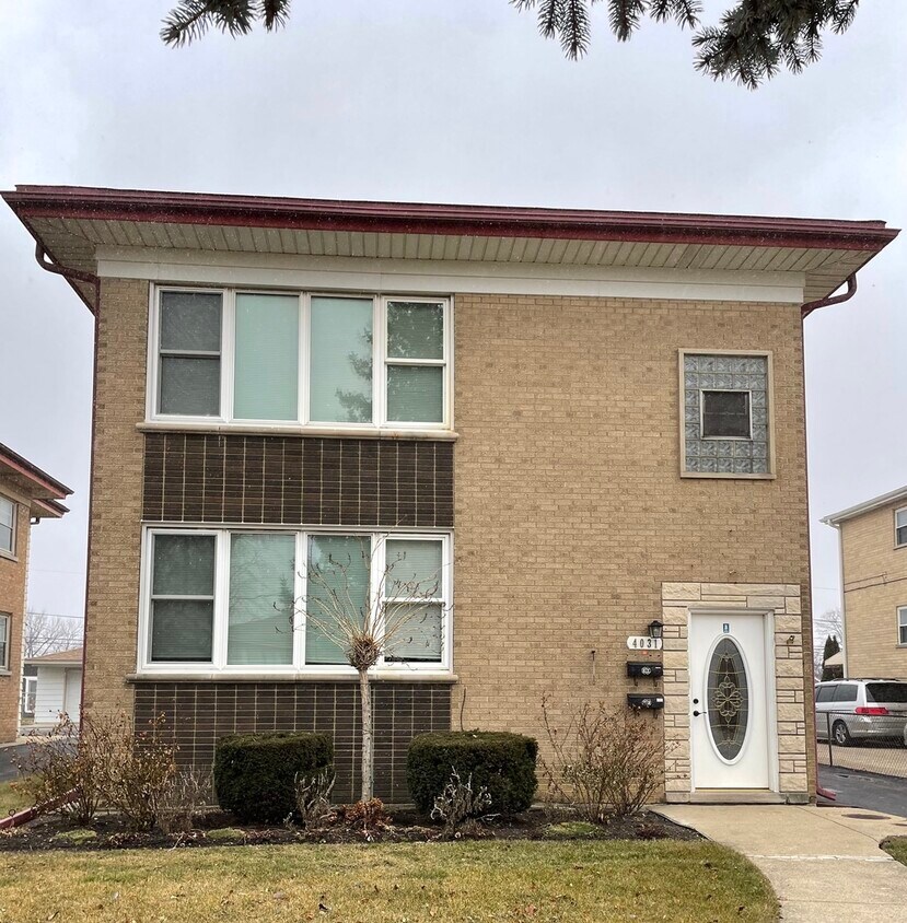 4031 Wesley Terrace Unit 2, Schiller Park, IL 60176 Room for Rent in
