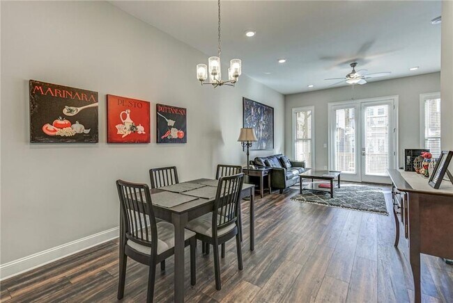 Foto del edificio - 4321 Parkside Pl