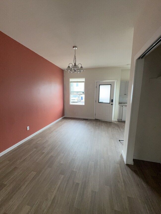 Foto del edificio - 5198 Dovetail Ln