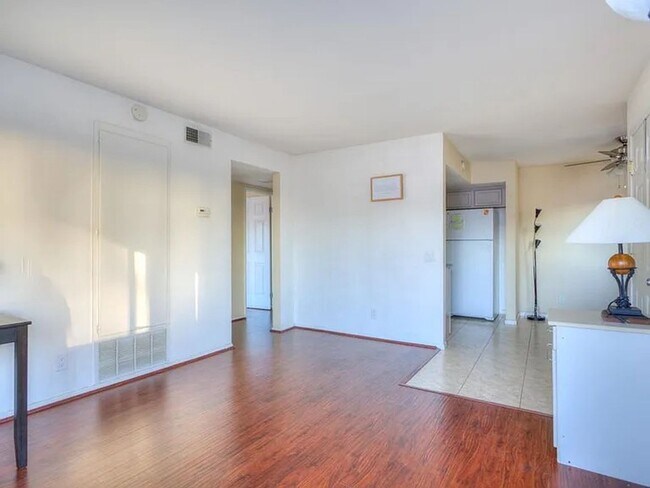 Building Photo - Comfortable 1-Bedroom Condo in Gated Palmi...