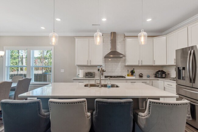 Foto del edificio - AVAILABLE in July Charming 3-Bedroom, 2-Bath Ranch-Style Home