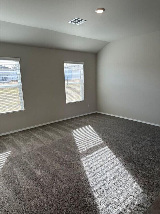 Foto del edificio - BRAND NEW Three Bedroom | Two Bath Home in...