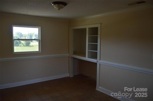 Foto del edificio - 2166 Old Mountain Rd