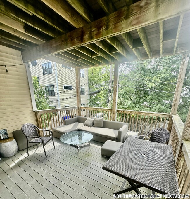 Building Photo - 209 I St