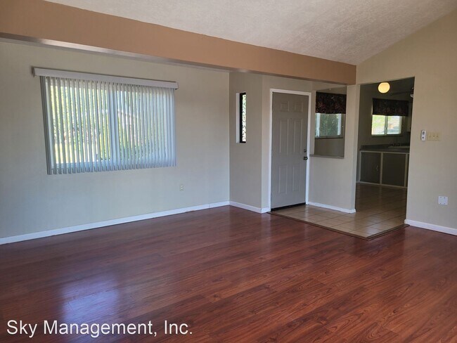 Building Photo - 2 br, 1.5 bath House - 924 Sunflower Drive SW