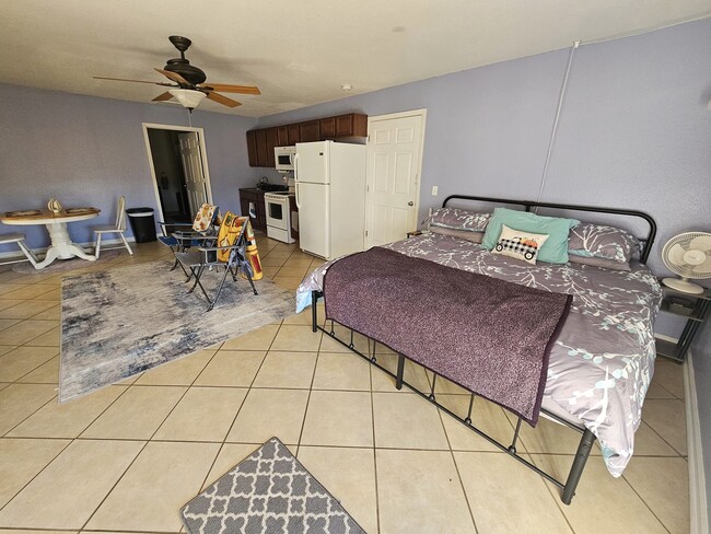 Foto del edificio - 349 Hunters Ridge Rd